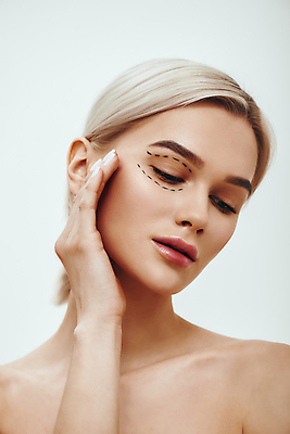 포토 JPG 해외이미지 여자 점선 한명 손짓 상반신 성인 앞모습 뷰티 성형수술 피부관리 흰배경 성인여자한명만 해외포토 1 선 뷰포인트 백그라운드 모션 사람 흰색 수술 여자한명만 성인여자만 파일형식 이미지허브