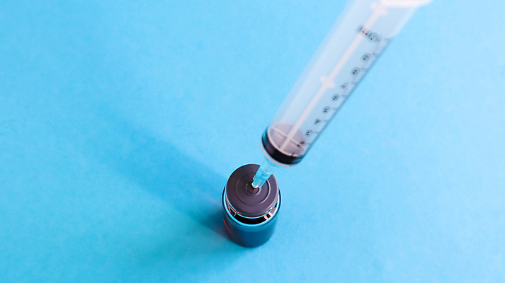 포토 JPG 해외이미지 과학 백그라운드 유리 유리병 건강 병원 주사기 사람없음 치료 파란색 약 장비 흰색 바늘 투명 액체 막대기 실험실 바이러스 당기기 질병 컨테이너 플라스틱 약국 주사약 테라피 돌봄 방법 백신 복용 예방접종 예방주사 해외포토 산업 컬러 의학 의료기기 모션 재질 병_용기 실험 뷰티 도구 예방 접종 파일형식 이미지허브