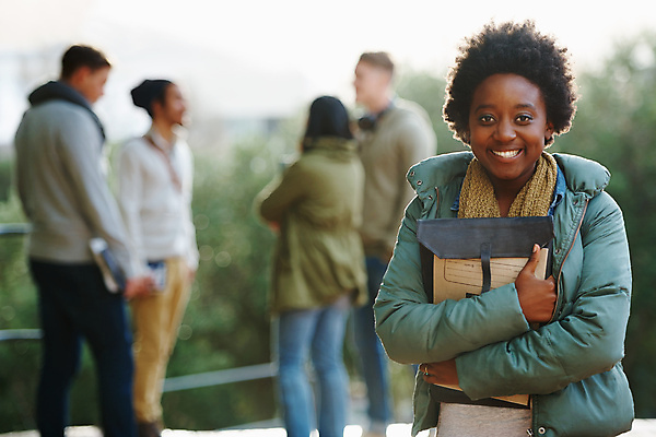 포토 JPG 해외이미지 주간 응시 여자 남자 대학생 서기 미소 들기 여러명 상반신 20대 성인 야외 앞모습 옆모습 뒷모습 책 청춘 캠퍼스라이프 우정 잡기 그룹 대학교 성인만 해외포토 자연요소 학생 라이프스타일 시선 뷰포인트 다수 컨셉 학교 모션 표정 사람 청년 친구 파일형식 이미지허브
