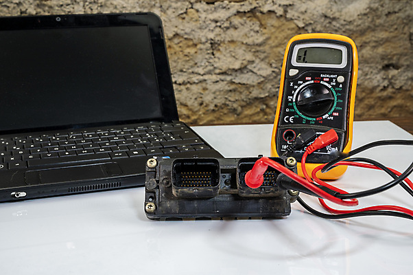 포토 JPG 해외이미지 백그라운드 이동 자동차 사람없음 노트북 컴퓨터 펜 금속 디지털 검은색 자료 장비 운전 흰색 디스크 연결 휴대용 USB 오브젝트 서비스 속도 보안 전자 수납 멀리 동영상 패드 고립 관리자 자동 제어 하드웨어 해외포토 육상교통 컬러 컨셉 모션 재질 안전 전자제품 필기구 질병 파일형식 이미지허브