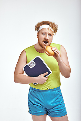 포토 JPG 해외이미지 백인 라이프스타일 남자 스포츠 백그라운드 컨셉 신체 다이어트 수염 실내 샌드위치 건강 저울 한명 사람 성인 빨간색 운동복 흰색 유머 몸무게 큼 가득함 비만 연습 체육관 무거움 돌봄 적자 자극 해외포토 서양인 1 옷 감정 음식 컬러 모션 내부 생활 무게 크기 몸매 파일형식 이미지허브