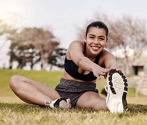 포토 JPG 해외이미지 주간 전신 응시 여자 건강 한명 앉기 20대 성인 야외 앞모습 운동복 운동 스트레칭 잡기 성인여자한명만 해외포토 자연요소 1 시선 옷 뷰포인트 모션 사람 청년 여자한명만 성인여자만 파일형식 이미지허브