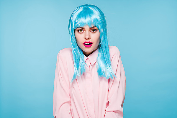 포토 JPG 해외이미지 여자 하늘색 한명 상반신 성인 앞모습 가발 성인여자한명만 힙스터 해외포토 1 패션 뷰포인트 사람 파란색 여자한명만 성인여자만 파일형식 이미지허브