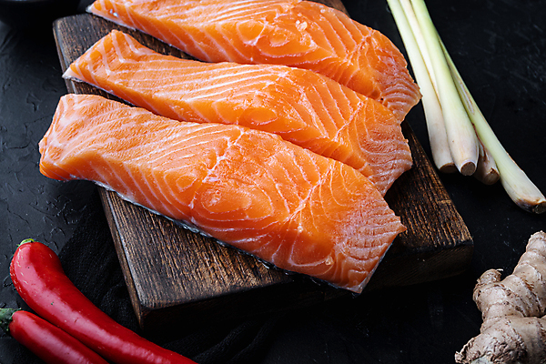 포토 JPG 해외이미지 접시 검은배경 돼지고기 사람없음 케이크 신선 허브 해산물 연어 성분 패티 핸드메이드 해외포토 식물 식기 백그라운드 디저트 육류 어류 검은색 파일형식 이미지허브