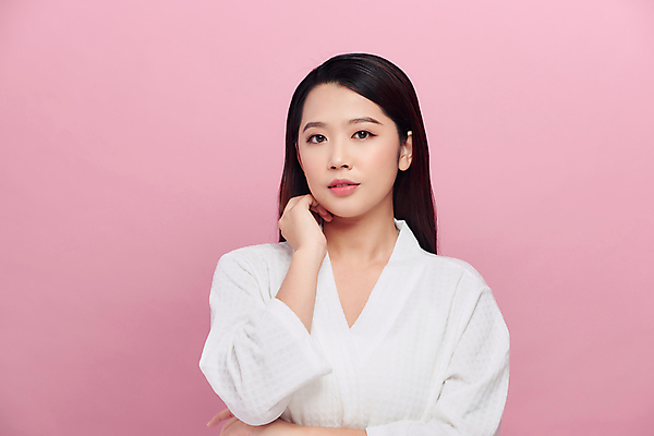 포토 JPG 해외이미지 응시 여자 실내 무표정 한명 동양인 손짓 상반신 성인 앞모습 뷰티 가운 성인여자한명만 분홍색배경 해외포토 1 시선 옷 감정 뷰포인트 분홍색 백그라운드 모션 표정 사람 인종 내부 여자한명만 성인여자만 파일형식 이미지허브