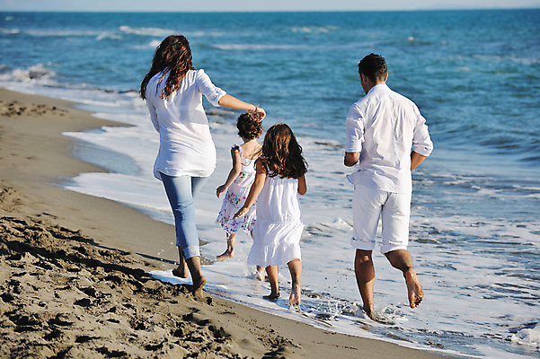 포토 JPG 해외이미지 주간 전신 백인 라이프스타일 남자 딸 행복 어린이 모래 바다 여행 가족 하늘 엄마 휴가 함께함 사랑 사람 여러명 성인 야외 뒷모습 걷기 기쁨 아빠 해외포토 자연요소 서양인 감정 뷰포인트 다수 컨셉 관계 모션 생활 파일형식 이미지허브