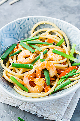 포토 JPG 해외이미지 전통 접시 음식 백그라운드 다이어트 채소 젓가락 태국 양파 새우 파스타 건강 스파게티 요리 동양인 사람없음 빨간색 세로 초록색 식당 일본 식사 저녁식사 중국 이탈리아 당근 튀김 신선 면 뜨거움 맛 굽기 지중해 해산물 국수 매움 후추 점심식사 채식주의자 맛있는 해외포토 식기 유럽 아시아 바다 컬러 컨셉 뿌리채소 서양음식 수저 갑각류 인종 상점 면류 구이 향신료 채식 파일형식 이미지허브