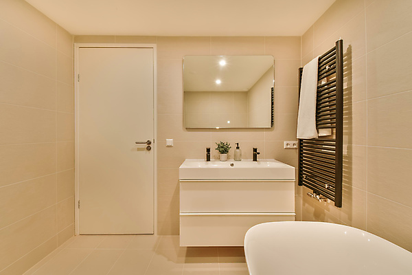 포토 JPG 해외이미지 욕조 실내 사람없음 인테리어 수건 문 욕실 세면대 화장실 심플 수건걸이 욕실거울 해외포토 디자인 내부 위생용품 거울 파일형식 이미지허브