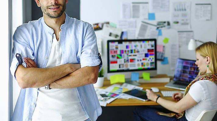 포토 JPG 해외이미지 직업 손 디자인 응시 남자 안경 비즈니스 텍스트 사람 앉기 내부 두명 그래픽 노트북 스마트폰 컴퓨터 사무실 유행 카메라 작업 비즈니스맨 비즈니스우먼 기자 신문 잡지 작음 사진사 그림 경영자 부름 온라인 주인 이슈 표제 해외포토 시선 잡화 여자 모션 신체부위 간행물 전자제품 핸드폰 스마트기기 직장인 뉴스 크기 작가 리더 파일형식 이미지허브