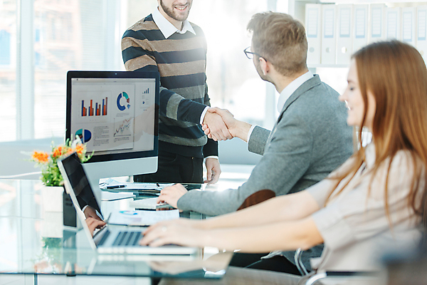 포토 JPG 해외이미지 직업 문화 백그라운드 컨셉 패턴 회사 비즈니스 통신 성공 협력 설계 악수 함께함 사람 성인 세명 금융 사무실 정보 대기 업무 비즈니스맨 자신감 계획 군중 동료 직원 계약 경영자 리더 지원 반복 해외포토 남자 감정 무늬 관계 손짓 경제 작업 직장인 파일형식 이미지허브