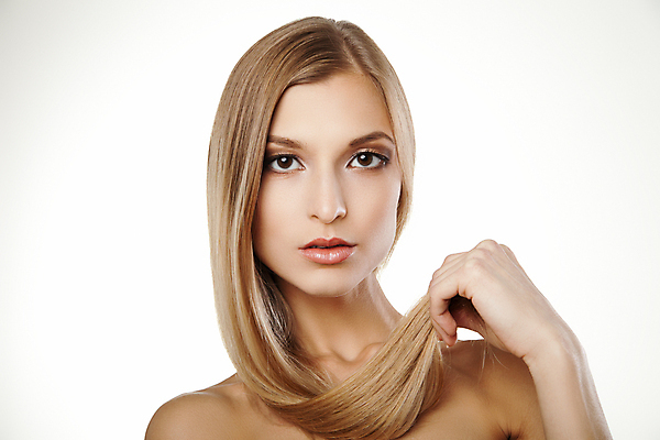 포토 JPG 해외이미지 백인 여자 얼굴 실내 한명 사람 성인 가로 금발 뷰티 귀여움 잡기 우아함 스타일 해외포토 서양인 1 헤어스타일 컨셉 모션 내부 신체부위 파일형식 이미지허브