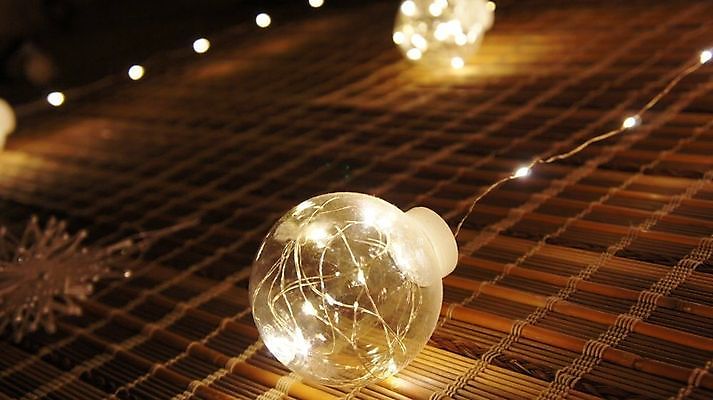 포토 JPG 해외이미지 벽 전구 공 유리 휴가 아파트 사람없음 장식 화환 등불 해외포토 꽃 재질 조명 주택 파일형식 이미지허브