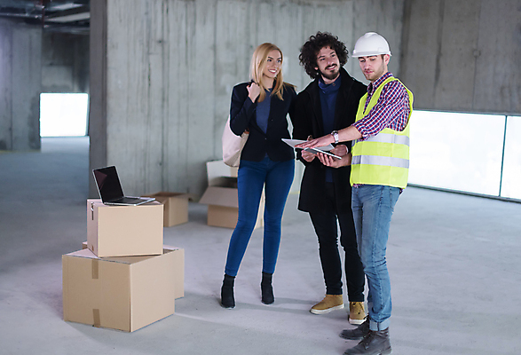 포토 JPG 해외이미지 전신 커플 여자 남자 건축 건설업 들기 성인 앞모습 옆모습 세명 노트북 상자 건설현장 비즈니스맨 엔지니어 안전모 건축가 성인만 해외포토 직업 산업 뷰포인트 비즈니스 관계 모션 사람 전자제품 직장인 기술자 헬멧 안전장비 파일형식 이미지허브