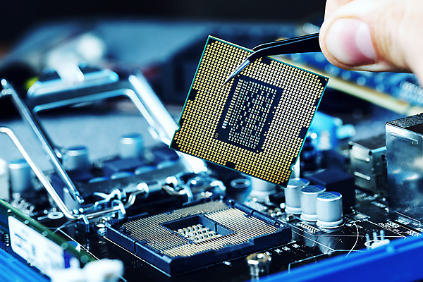 포토 JPG 해외이미지 손 과학 미래 들기 신체부위 디지털 장비 과학기술 전자 공학 마더보드 메인보드 전자부품 하드웨어 해외포토 교육 컨셉 모션 기술 사람 컴퓨터 부속품 파일형식 이미지허브