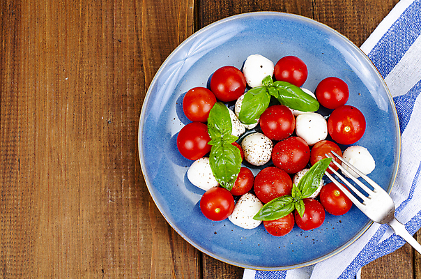 포토 JPG 해외이미지 전통 접시 음식 백그라운드 잎 다이어트 토마토 채소 재료 공 치즈 건강 요리 사람없음 초록색 식사 저녁식사 이탈리아 샐러드 우유 흰색 신선 체리 소 사발 애피타이저 상품 작음 지중해 먹기 유기농 부드러움 바질 점심식사 모짜렐라치즈 미니 채식주의자 카프레제 맛있는 해외포토 식물 식기 웰빙 유럽 바다 컬러 과일 포유류 모션 유제품 감각 사기그릇 크기 채식 파일형식 이미지허브