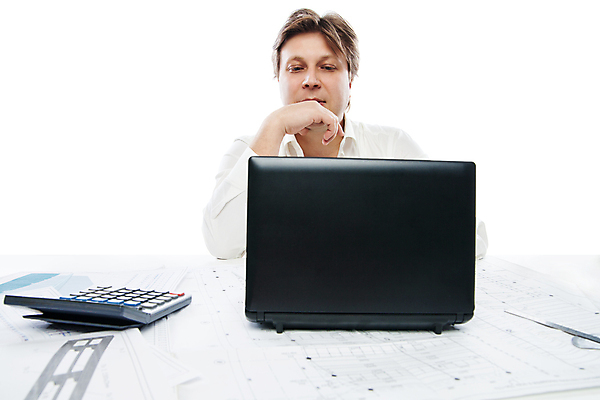 포토 JPG 해외이미지 백인 직업 1 라이프스타일 응시 남자 백그라운드 컨셉 셔츠 생각 인터넷 비즈니스 통신 탁자 노동자 한명 사람 앉기 정장 성인 노트북 컴퓨터 사무실 검은색 공책 흰색 타이핑 업무 비즈니스맨 네트워크 종업원 책상 문제 경영 고립 배려 심각 해외포토 서양인 시선 옷 컬러 가구 상의 모션 문구용품 생활 전자제품 작업 직장인 파일형식 이미지허브