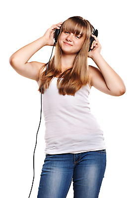 포토 JPG 해외이미지 백인 모델 1 여자 행복 얼굴 음악 이어폰 백그라운드 휴식 건강 한명 사람 10대 금발 뷰티 우주 헤드폰 소리 기쁨 듣기 흰색 전화기 고립 해외포토 서양인 헤어스타일 감정 컬러 음향기기 컨셉 모션 청소년 문화예술 신체부위 파일형식 이미지허브