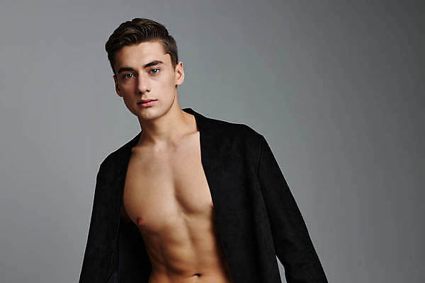 포토 JPG 해외이미지 백인 응시 남자 포즈 회색배경 실내 한명 상반신 성인 앞모습 근육질 성인남자한명만 바디프로필 해외포토 서양인 1 시선 뷰포인트 백그라운드 근육 사람 내부 헬스 회색 몸매 남자한명만 성인남자만 파일형식 이미지허브