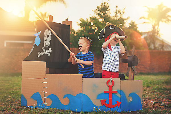 포토 JPG 해외이미지 주간 남자 어린이 함께함 들기 소년 상반신 야외 두명 앞모습 옆모습 친구 우정 망원경 낚싯대 즐거움 해적 해적놀이 해적선 해적모자 소년만 해외포토 자연요소 모자_잡화 감정 뷰포인트 컨셉 배_교통 관계 모션 놀이 사람 낚시용품 도둑 남자만 어린이만 파일형식 이미지허브