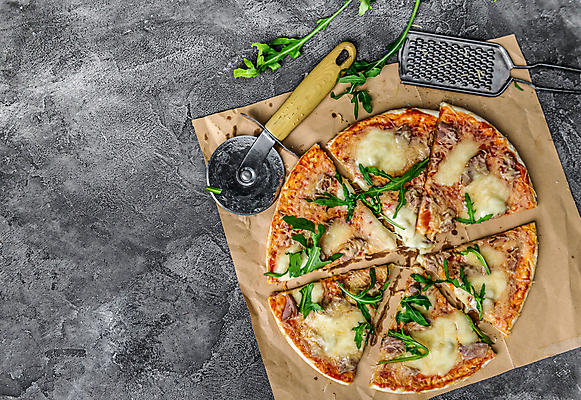 포토 JPG 해외이미지 피자 사람없음 버섯 참치 루꼴라 모짜렐라치즈 수제피자 피자칼 핸드메이드 그레이터 해외포토 채소 주방용품 치즈 패스트푸드 서양음식 어류 파일형식 이미지허브