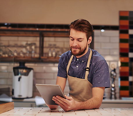 포토 JPG 해외이미지 응시 남자 사업가 성공 한명 들기 성인 앞모습 태블릿 상점 카페 사장 직원 자영업 성인남자한명만 소상공인 해외포토 직업 1 시선 뷰포인트 컨셉 비즈니스 모션 사람 경제 전자제품 스마트기기 상인 남자한명만 성인남자만 파일형식 이미지허브