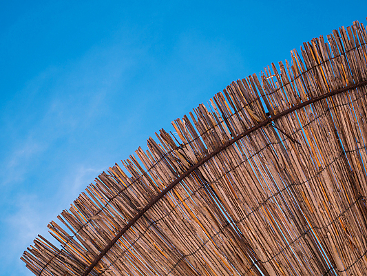 포토 JPG 해외이미지 모래 바다 섬 여행 백그라운드 컨셉 우산 하늘 날씨 휴가 휴식 사람없음 파란색 햇빛 침묵 지중해 장면 크로아티아 밀짚 완벽 수평선 카피스페이스 해외포토 유럽 컬러 태양 소리 공백 짚 파일형식 이미지허브