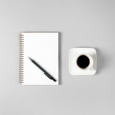 포토 JPG 해외이미지 종이 커피 컨셉 비즈니스 아이디어 직장 흑백 사람없음 컵 금융 사무실 연필 펜 쪽지 공책 회색 시간 메시지 계획 정상 편지지 책상 문서 페이지 시트 패드 고립 골 무료 목업 스타일 플랫레이 카피스페이스 해외포토 식기 음료 컬러 가구 회사 문구용품 학용품 촬영기법 경제 필기구 공백 플랫 편지 파일형식 이미지허브