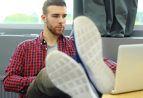 포토 JPG 해외이미지 백인 학생 라이프스타일 여자 교육 남자 행복 인터넷 학교 탁자 책장 함께함 한명 미소 사람 성인 책 친구 노트북 스터디 컴퓨터 사무실 독서 정보 표현 업무 그룹 도서관 스마트 책상 대학교 문학 해외포토 서양인 1 감정 가구 컨셉 비즈니스 관계 표정 생활 전자제품 학습 작업 파일형식 이미지허브