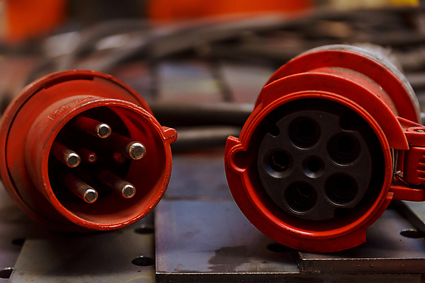 포토 JPG 해외이미지 산업 선 스트레스 3 사람없음 빨간색 힘 기계 장비 에너지 덮개 네트워크 콘센트 플러그 연결 위험 플라스틱 철사 볼트 단계 전압 주목 효율 해외포토 컬러 컨셉 재질 뚜껑 공구 파일형식 이미지허브