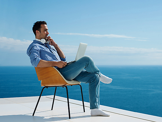 포토 JPG 해외이미지 전신 남자 의자 비즈니스 하늘 휴식 한명 앉기 성인 야외 옆모습 노트북 헤드셋 자유 옥상 성인남자한명만 해외포토 1 뷰포인트 음향기기 가구 컨셉 모션 사람 전자제품 헤드폰 남자한명만 성인남자만 파일형식 이미지허브