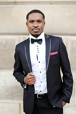 포토 JPG 해외이미지 모델 1 라이프스타일 옷 남자 행복 포즈 백그라운드 셔츠 비즈니스 성공 나비넥타이 거리 한명 사람 정장 성인 야외 건물 유행 검은색 코트 도시 비즈니스맨 클래식 우아함 닫기 스타일 해외포토 건축물 감정 컬러 컨셉 상의 모션 넥타이 생활 외투 직장인 파일형식 이미지허브