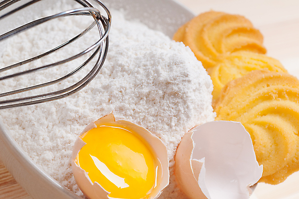 포토 JPG 해외이미지 그릇 사람없음 쿠키 계란 준비 밀가루 제빵 거품기 나무배경 해외포토 식기 백그라운드 주방용품 디저트 제과제빵 알 가루 파일형식 이미지허브