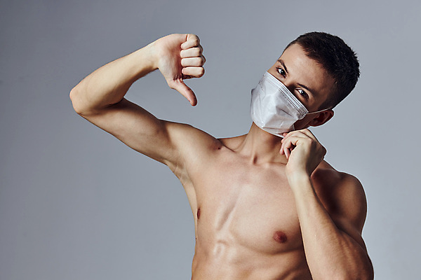 포토 JPG 해외이미지 백인 응시 남자 포즈 회색배경 실내 마스크 한명 손짓 상반신 성인 앞모습 근육질 성인남자한명만 바디프로필 해외포토 서양인 1 시선 뷰포인트 백그라운드 모션 근육 사람 내부 헬스 회색 몸매 남자한명만 성인남자만 파일형식 이미지허브