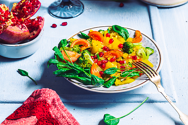 포토 JPG 해외이미지 손 여자 음식 백그라운드 다이어트 재료 방울토마토 탁자 오이 치즈 식이요법 요리 사람없음 빨간색 파란색 컬러풀 노란색 주방 요식업 식당 요리사 저녁식사 봄 신선 사발 닫기 맛 혼합 먹기 유기농 브런치 점심식사 핸드메이드 비건 맛있는 페타치즈 해외포토 직업 웰빙 계절 산업 컬러 가구 컨셉 토마토 채소 모션 유제품 건강 사람 신체부위 상점 식사 사기그릇 채식주의자 파일형식 이미지허브