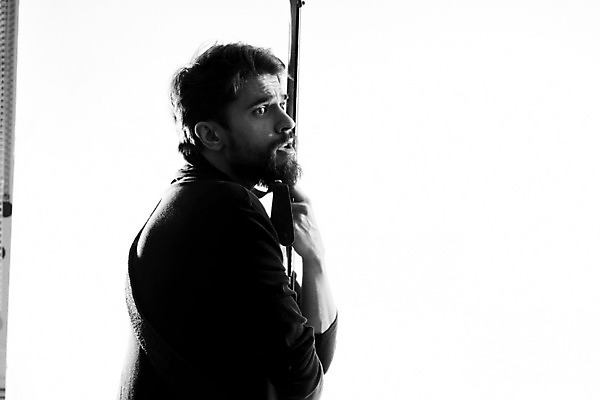 포토 JPG 해외이미지 남자 흑백 한명 손짓 상반신 성인 옆모습 기타 매기 기타리스트 로큰롤 락스타 성인남자한명만 해외포토 1 음악 뷰포인트 모션 현악기 촬영기법 사람 연주자 남자한명만 성인남자만 파일형식 이미지허브