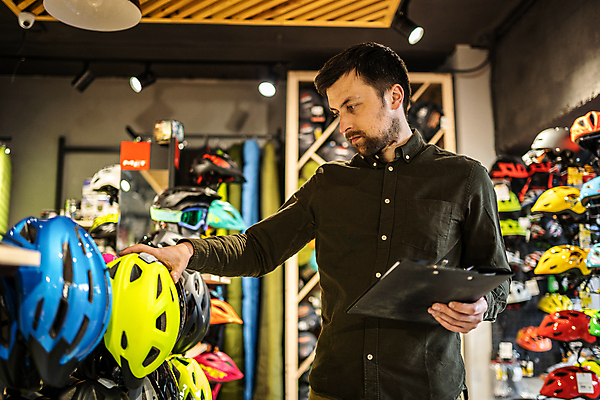 포토 JPG 해외이미지 백인 직업 응시 남자 비즈니스 사업가 청소년 노동자 실내 한명 서기 사람 성인 30대 알약 판매 세일 상점 자전거 잡기 업무 작업 헬멧 작음 가격 집중 분석 직원 확인 경영자 문서 바쁨 질서 소매 주인 목록 서류판 체크리스트 중소기업 해외포토 서양인 1 시선 컨셉 회사 모션 내부 장년 약 사무용품 바이크 예절 보호장비 크기 리더 파일형식 이미지허브