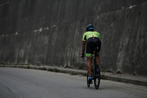 포토 JPG 해외이미지 주간 전신 남자 도로 한명 성인 야외 뒷모습 자전거 승차 사이클선수 사이클링 라이딩 성인남자한명만 해외포토 자연요소 1 길 뷰포인트 교통시설 모션 운동선수 사람 바이크 육상스포츠 남자한명만 성인남자만 파일형식 이미지허브