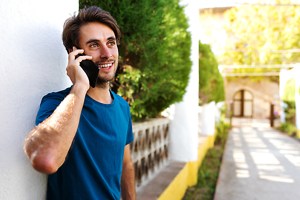 포토 JPG 해외이미지 주간 백인 1 라이프스타일 공원 남자 행복 컨셉 티셔츠 청소년 자연 말하기 대화 한명 서기 미소 사람 야외 가로 파란색 스마트폰 핸드폰 듣기 연결 토론 무선전화기 부름 카피스페이스 그리너리 해외포토 자연요소 서양인 공공시설 감정 컬러 셔츠 모션 표정 생활 전자제품 스마트기기 공백 전화기 생태계 파일형식 트랜드컬러 이미지허브