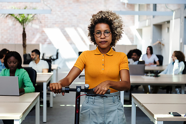 포토 JPG 해외이미지 주간 직업 1 라이프스타일 헤어스타일 응시 안경 백그라운드 컨셉 티셔츠 사업가 모션 실내 건강 서기 사람 여러명 금발 사무실 노란색 유행 스쿠터 업무 종업원 동료 에코 유지 떠남 중소기업 해외포토 자연요소 시선 잡화 컬러 다수 셔츠 회사 비즈니스 관계 내부 생활 환경 오토바이 작업 파일형식 이미지허브