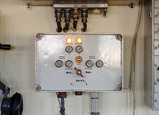 포토 JPG 해외이미지 산업 음악 백그라운드 공장 손잡이 사람없음 빨간색 상자 금속 디지털 검은색 힘 기계 장비 수확 골동품 흰색 기구 업무 판넬 엔지니어 볼륨 철 버리기 사인 부식 라디오 눈금 복고 전자 오디오 시끄러움 스위치 계량기 위로 구식 그런지 깨짐 옛날 제어 해외포토 컬러 컨셉 농업 공업 모션 재질 문화예술 전자제품 작업 기술자 파일형식 이미지허브