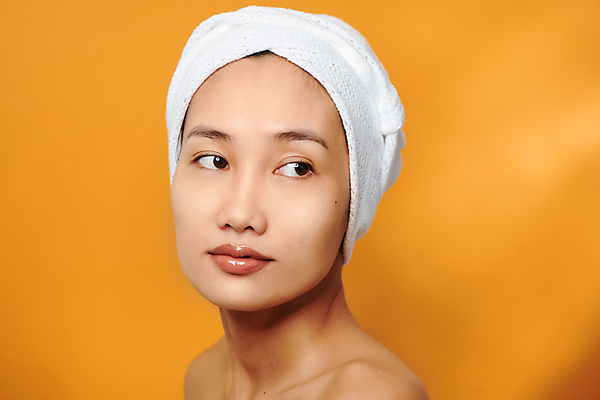 포토 JPG 해외이미지 응시 여자 실내 무표정 두건 한명 동양인 상반신 성인 앞모습 옆모습 수건 뷰티 노란배경 성인여자한명만 해외포토 1 시선 감정 뷰포인트 백그라운드 표정 사람 인종 내부 위생용품 노란색 여자한명만 성인여자만 파일형식 이미지허브