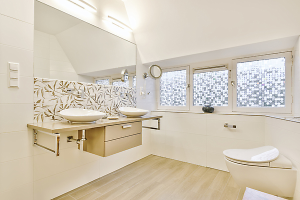 포토 JPG 해외이미지 창문 실내 사람없음 인테리어 깨끗함 거울 세면대 화장실 변기 해외포토 디자인 컨셉 내부 파일형식 이미지허브