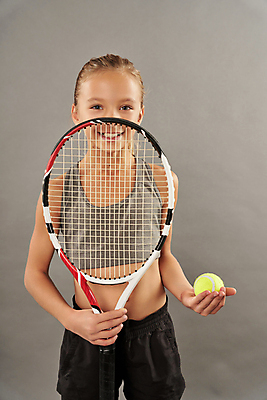 포토 JPG 해외이미지 백인 여자 행복 어린이 스포츠 백그라운드 공 놀이 프레임 실내 건강 한명 미소 사람 경기 취미 세로 운동복 운동 귀여움 경쟁 회색 테니스 게임 라켓 테니스라켓 연습 긍정 고립 챔피언 토너먼트 플레이어 해외포토 서양인 1 옷 감정 스포츠용품 컬러 컨셉 표정 내부 구기 파일형식 이미지허브