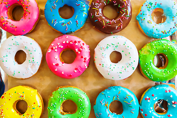 포토 JPG 해외이미지 백그라운드 탁자 디저트 쟁반 사람없음 하이앵글 여러개 도넛 달콤 담기 프로스팅 종이호일 해외포토 음식 뷰포인트 가구 다수 모션 맛 제빵 파일형식 이미지허브