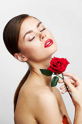 포토 JPG 해외이미지 백인 여자 포즈 한명 들기 상반신 성인 옆모습 화장 뷰티 장미 눈감음 성인여자한명만 해외포토 서양인 1 꽃 뷰포인트 모션 사람 여자한명만 성인여자만 파일형식 이미지허브