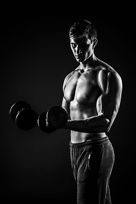 포토 JPG 해외이미지 남자 검은배경 근육 흑백 한명 들기 상반신 성인 옆모습 아령 보디빌더 근육질 성인남자한명만 해외포토 1 뷰포인트 백그라운드 모션 촬영기법 사람 검은색 보디빌딩 몸매 남자한명만 성인남자만 파일형식 이미지허브