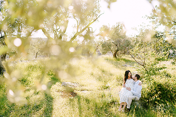 포토 JPG 해외이미지 나무 공원 여자 무기 잎 꽃무늬 가족 포옹 자연 엄마 함께함 미소 앉기 풍경 사람없음 야외 목재 초록색 부모 희망 임산부 임신 바위 시골 아기 기다림 아빠 숲 땅 무릎 땅바닥 그리너리 해외포토 식물 공공시설 꽃 감정 컬러 컨셉 무늬 재료 관계 안기 모션 바닥 표정 사람 신체부위 돌_바위 생태계 파일형식 트랜드컬러 이미지허브