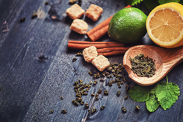 포토 JPG 해외이미지 잎 티타임 근접촬영 사람없음 레몬 라임 나무숟가락 찻잎 시나몬스틱 해외포토 식물 뷰포인트 과일 휴식 차_음료 숟가락 시나몬 파일형식 이미지허브