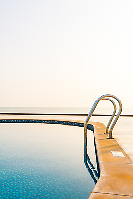 포토 JPG 해외이미지 나무 여행 자연 하늘 호텔 휴가 손바닥 풍경 사람없음 야외 물 여름 파란색 일출 수영 일몰 고급 휴양지 코코넛 해외포토 자연요소 식물 손 계절 컬러 컨셉 과일 숙소 노을 장소 수상스포츠 생태계 파일형식 이미지허브