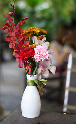 포토 JPG 해외이미지 식물 꽃 꽃다발 백그라운드 꽃무늬 오렌지 자연 유리 탁자 발렌타인데이 선물 미술 사람없음 목재 빨간색 초록색 컬러풀 노란색 귀여움 꽃병 낭만 벚꽃 흰색 신선 개화 그룹 내추럴 많음 해외포토 나무 컬러 가구 컨셉 무늬 과일 재료 데이이벤트 재질 문화예술 생태계 파일형식 이미지허브